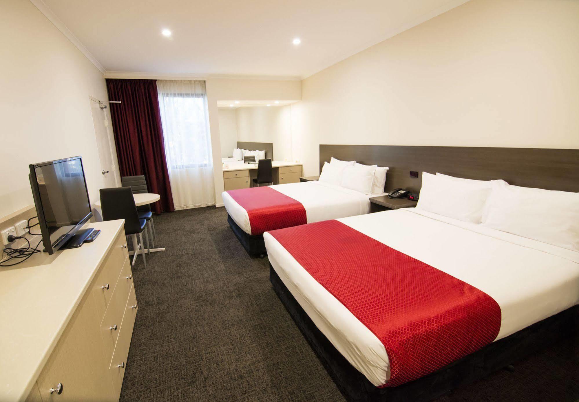 Quality Hotel Manor Mitcham Exterior foto